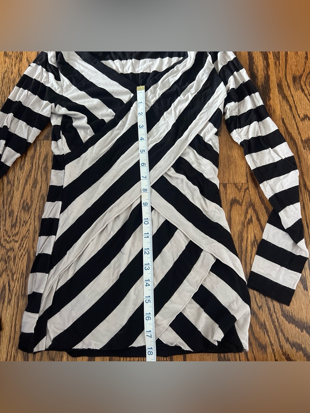 Philosophy Striped Black and Cream/grey Long-Sleeve fitted Women's Top
